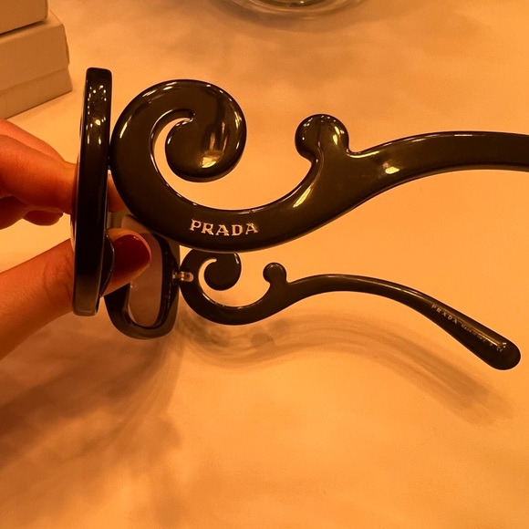 🕶️ Prada sunglasses - Picture 7 of 7